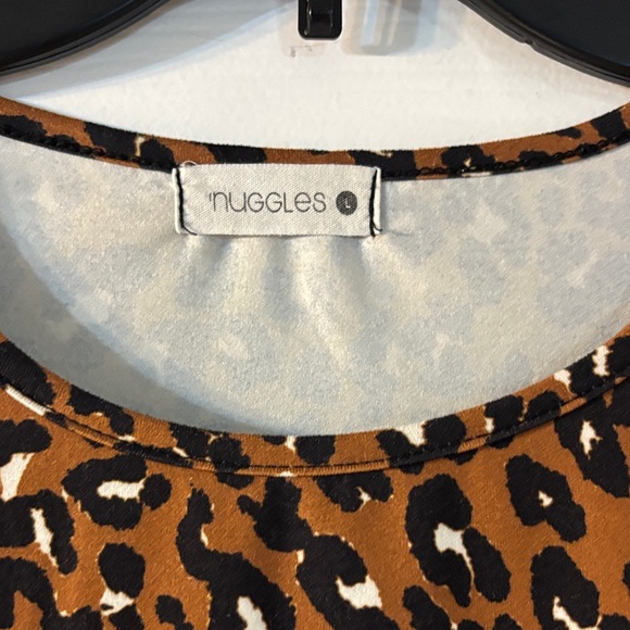 Chic Animal Print Long Sleeve Top - Picture 2 of 3